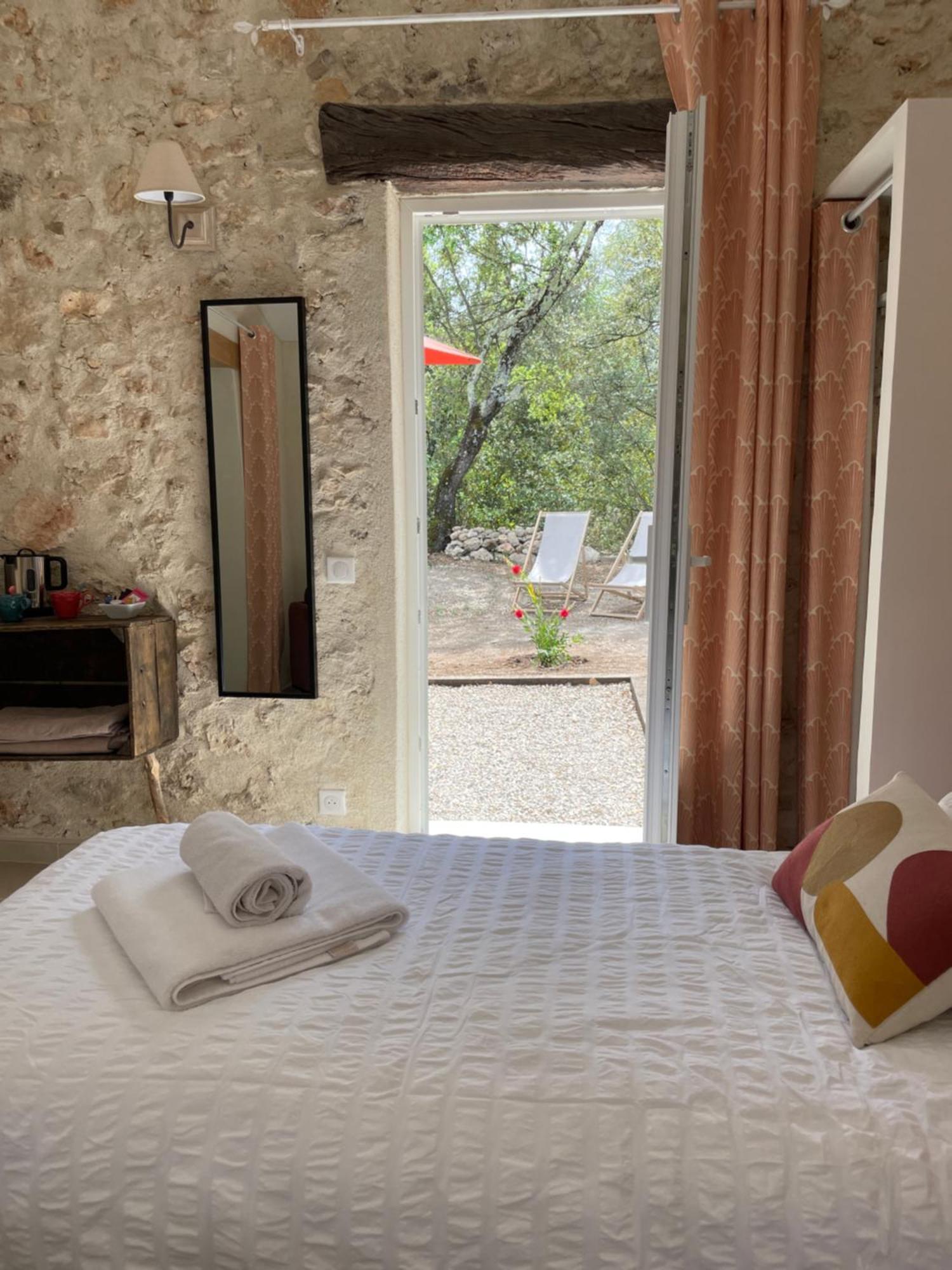 Saint-Antonin-du-Var La Parenthese Du Var - Chambre D'Hotes Petits Dejeuners Inclus Et Terrasse Ombragee المظهر الخارجي الصورة