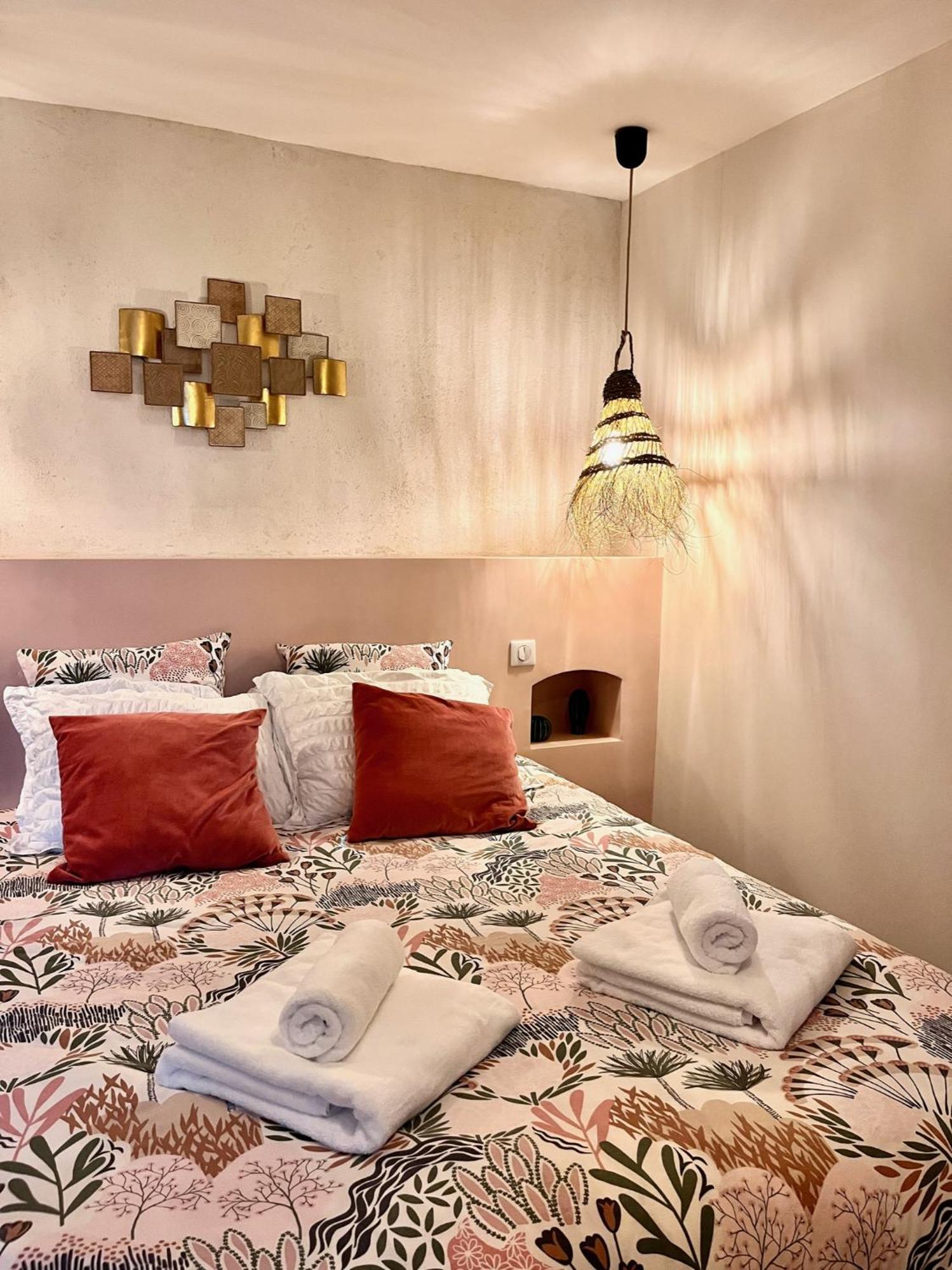 Saint-Antonin-du-Var La Parenthese Du Var - Chambre D'Hotes Petits Dejeuners Inclus Et Terrasse Ombragee المظهر الخارجي الصورة